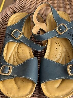 Comfort-First Black Leather Women's Buckle Sandals with Tan Insole